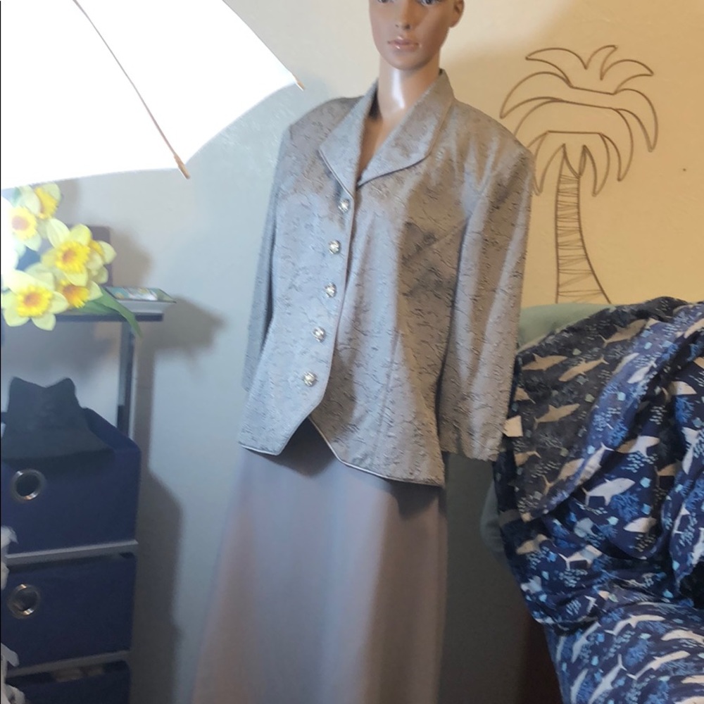 Dress, Leslie Fay 2 pc elegant outfit , Sz 18 gray